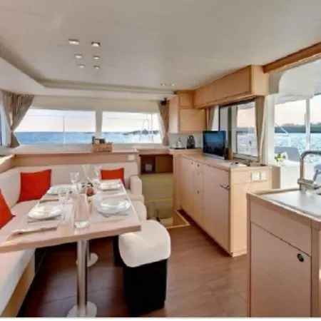 Loft Lagoon Catamaran Botel
