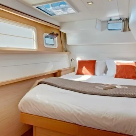 Botel Loft Lagoon Catamaran *